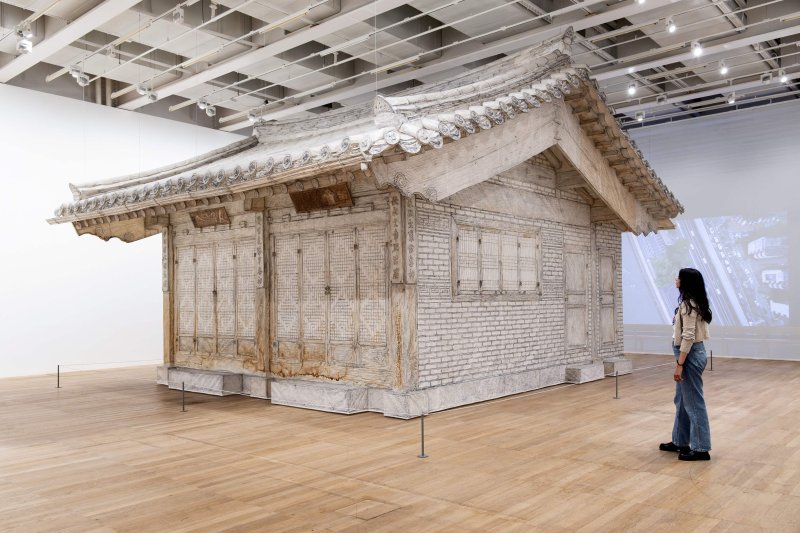 영국 테이트모던 서도호 전시 전경. 제네시스 제공. *재판매 및 DB 금지