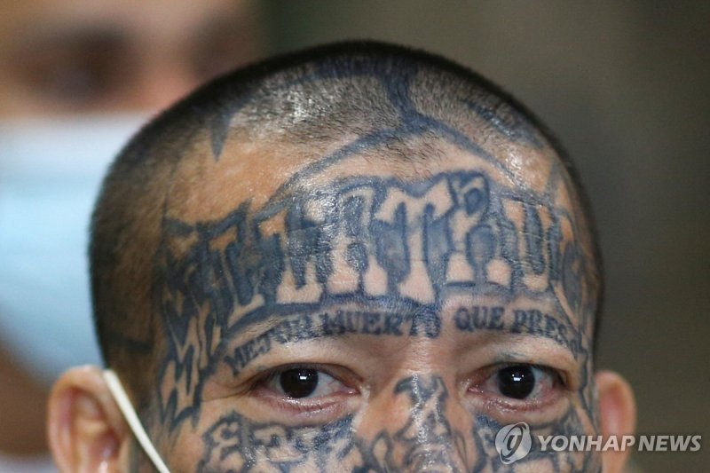 '수감보다 죽음이 낫다' 타투 새긴 세코트 수감자 (출처=연합뉴스)