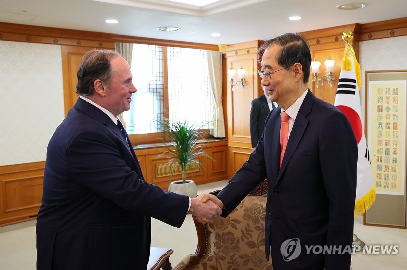 한덕수 권한대행, 존 펠란 미 해군성 장관 접견 (출처=연합뉴스)