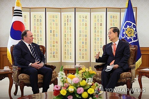 한덕수 권한대행, 존 펠란 미 해군성 장관 접견 (출처=연합뉴스)