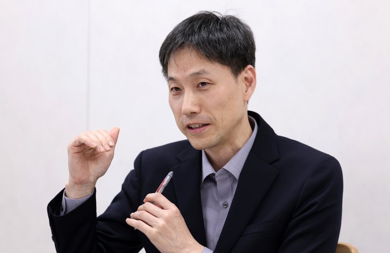 강민욱 고려대학교 경제학과 교수는 "정치권으로부터 자유로운 초당적 기구를 설치해 저출산·지방 붕괴를 비롯한 한국 경제의 구조적 문제를 장기적인 관점에서 해결해야 한다"고 말했다. 2025.4.24/뉴스1 ⓒ News1 김성진 기자