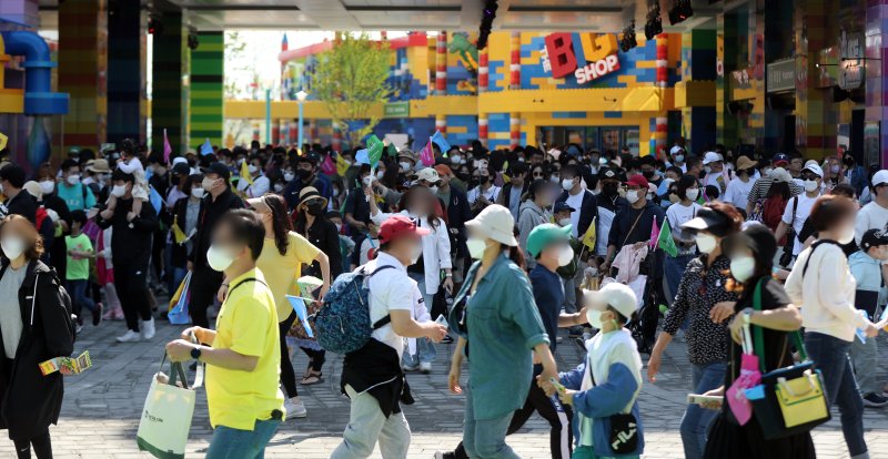 레고랜드 코리아 리조트에서 시민들이 입장을 하고 있다. /뉴스1 ⓒ News1 ,황기선 기자
