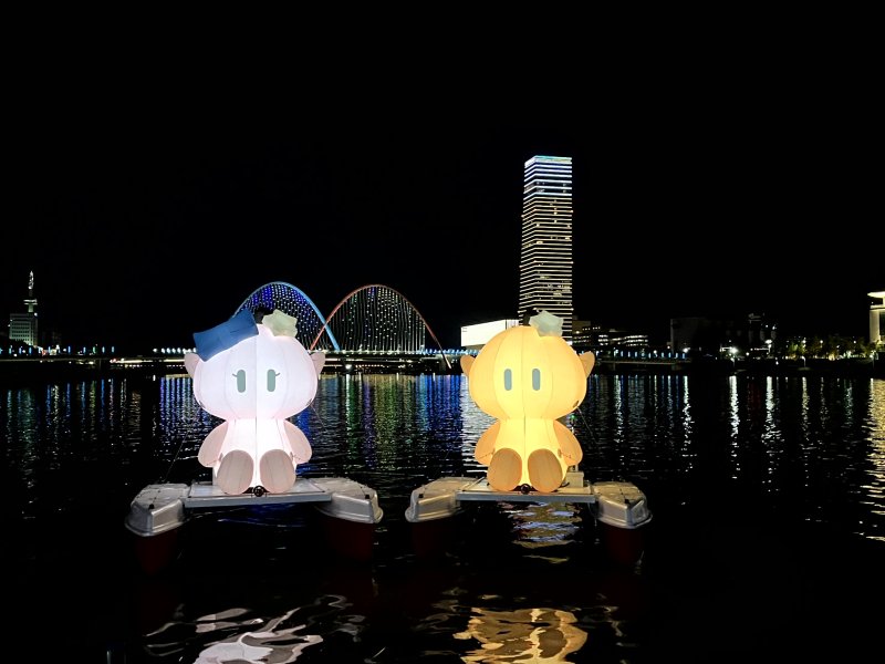 대전시가 지난 18일부터 20일까지 유성구 갑천(엑스포대교~둔산대교)에서 ‘꿈돌이․꿈순이 자율주행 무인보트’야간 수상 공연을 선보이고 있다.(대전시 제공) 2024.10.21/뉴스1 ⓒ News1 김기태 기자