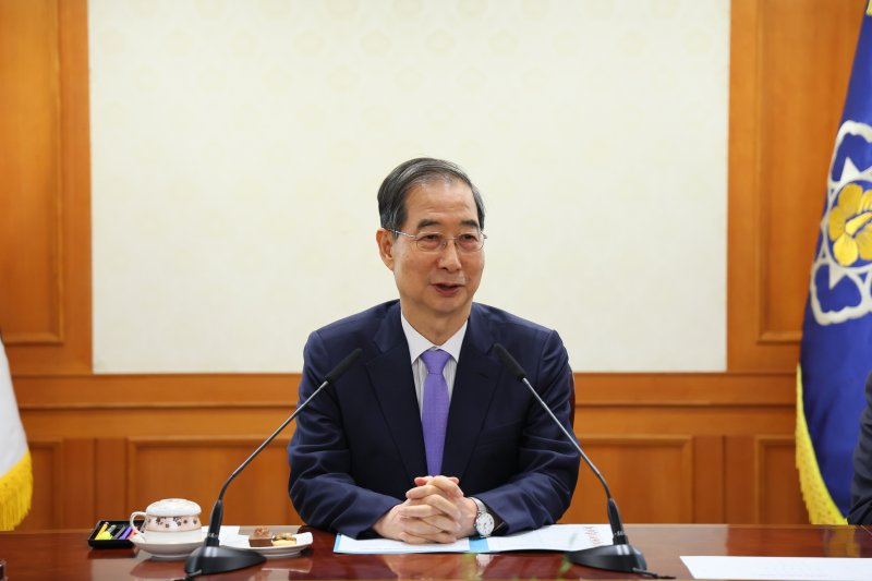 한덕수 대통령 권한대행 국무총리는 29일 정부서울청사에서 강금구 신임 주아제르바이잔 대사 등 7명에게 신임장을 수여했다. (총리실 제공. 재판매 및 DB 금지) 2025.4.29/뉴스1