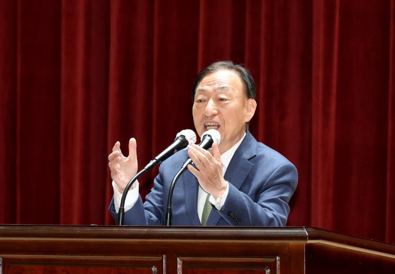 [대전=뉴시스] 대전시교육청 5월 가정의 달 월례조회에서 인성교육을 강조하는 설동호 대전시교육감. (사진=대전시교육청 제공) *재판매 및 DB 금지