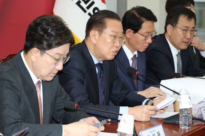 권영세 국민의힘 비상대책위원장이 1일 오전 서울 여의도 국회에서 열린 비상대책위원회의에서 발언하고 있다. ⓒ News1 이광호 기자