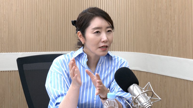 강선우 더불어민주당 의원이 1일 뉴스1TV '팩트앤뷰'에 출연해 질문에 답하고 있다.