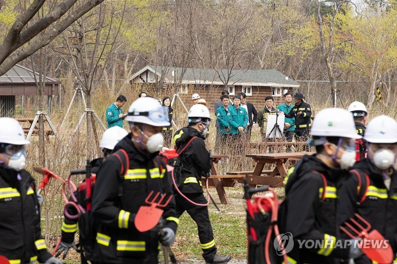 산불진화 훈련 (출처=연합뉴스)