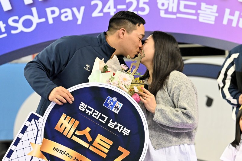 아내가 시상자로 참석한 핸드볼 H리그의 시상식(KOHA 제공)