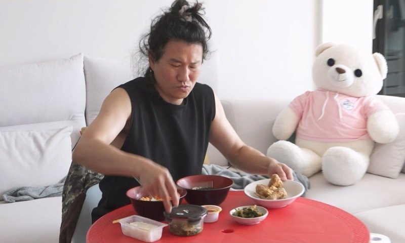 '나혼산' 임우일, 오나미 살던 한강뷰 집 공개…유재석 선물 세탁기까지