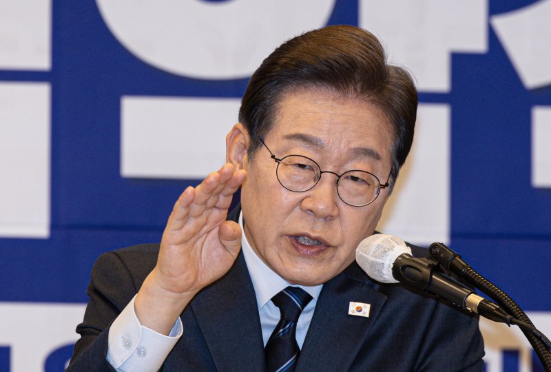 이재명 더불어민주당 대통령 후보가 1일 오후 서울 중구 프레스센터에서 열린 한국노총 정책협약식에서 발언을 하고 있다. 2025.5.1/뉴스1 ⓒ News1 이재명 기자