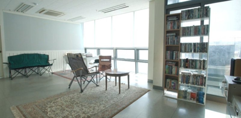 '쓰저씨' 김석훈, 음식물 쓰레기통까지 손대나…중고물품 100% 사무실