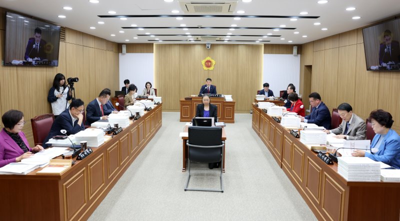 [대구=뉴시스]대구시의회 예산결산특별위원회 회의 모습이다(사진=대구시의회 제공) 2025.05.01 photo@newsis.com *재판매 및 DB 금지