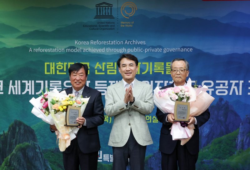 산림녹화기록물 세계유산 등재 유공자. 안중걸(왼쪽)·박규원(오른쪽) (출처=연합뉴스)