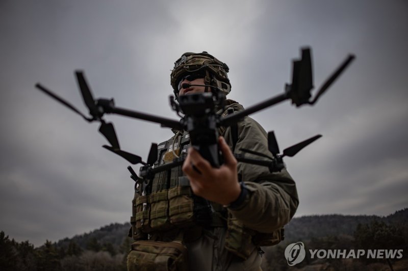 드론 훈련 중인 미군 병사 (출처=연합뉴스)