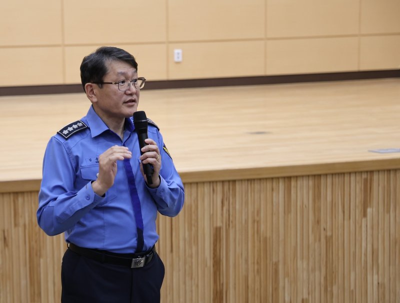 동해해경청 방문한 김용진 해양경찰청장 (출처=연합뉴스)