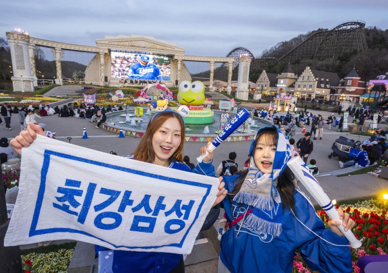 에버랜드는 프로야구 경기를 생중계로 즐길 수 있는 '베이스볼 위크' 이벤트를 펼친다.
