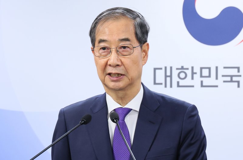 한덕수 대통령 권한대행 국무총리가 1일 서울 종로구 정부서울청사에서 대국민 담화를 하고 있다. (총리실 제공, 재판매 및 DB 금지) 2025.5.1/뉴스1 ⓒ News1 임세영 기자