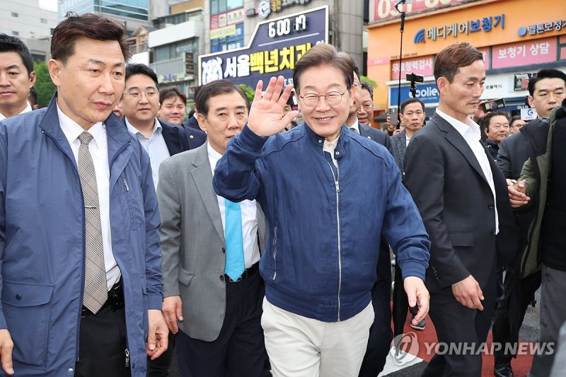 파기환송 판결 이후 '경청 투어' 시작한 이재명 후보 (출처=연합뉴스)