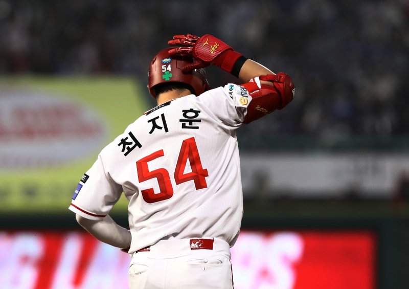 SSG 최지훈, 역전 투런포 (출처=연합뉴스)