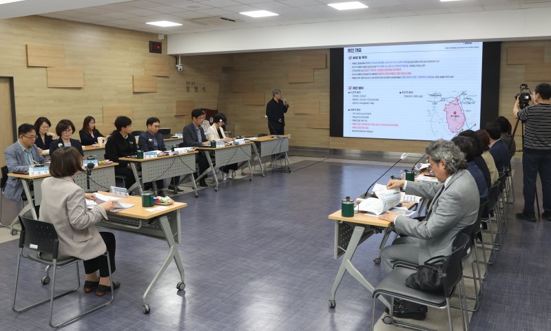 [광명=뉴시스]광명시가 1일 시청 중회의실에서 '광명역사문화박물관 건립 타당성조사 및 기본계획 수립 용역' 착수보고회를 진행 중이다.(사진=광명시 제공)2025.05.01.photo@newsis.com