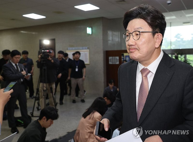 브리핑마친 권성동 원내대표 (출처=연합뉴스)