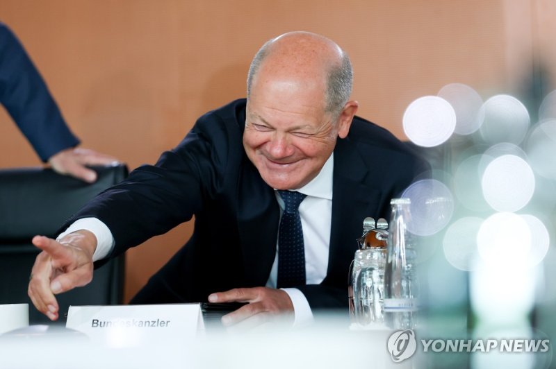 마지막 내각회의 주재하는 올라프 숄츠 총리 (출처=연합뉴스)