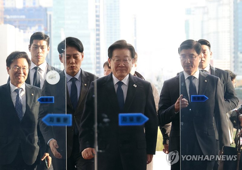 감출 수 없는 미소 (출처=연합뉴스)