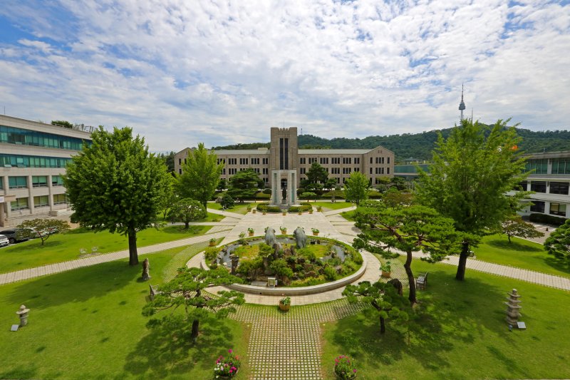 동국대는 신경림 시인을 추모하는 1주기 행사로 '걸개시 전시회'를 개최한다. (사진=동국대 제공) *재판매 및 DB 금지