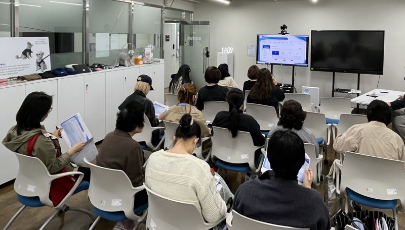 지난달 부산 패션비즈센터에서 진행된 ‘의류제조 소공인 특화 자율사업 설명회’ 현장. 부산테크노파크 제공