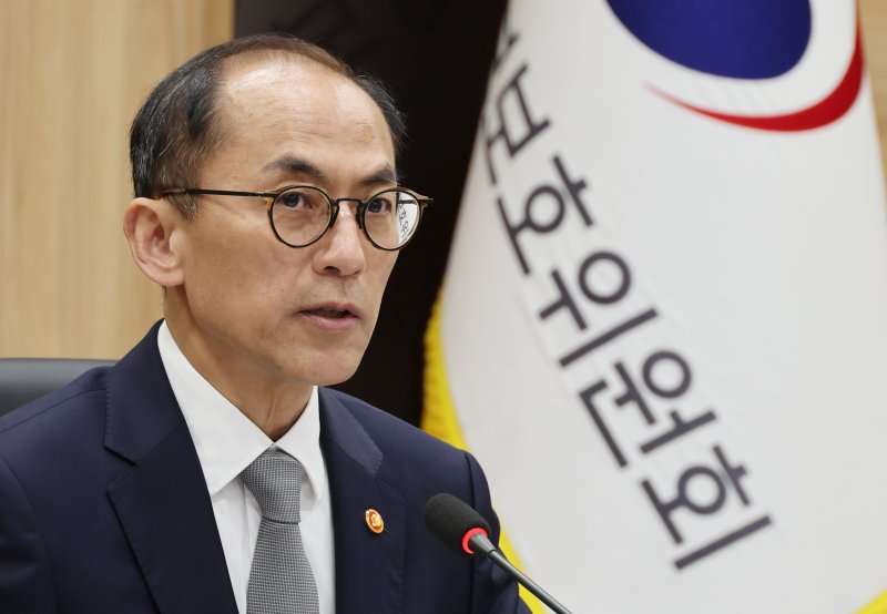 [서울=뉴시스] 김명원 기자 = 고학수 개인정보보호위원장이 9일 서울 종로구 정부서울청사에서 열린 2025년 개인정보보호위원회(개인정보위) 제8회 전체회의에 참석해 발언하고 있다. 2025.04.09. kmx1105@newsis.com