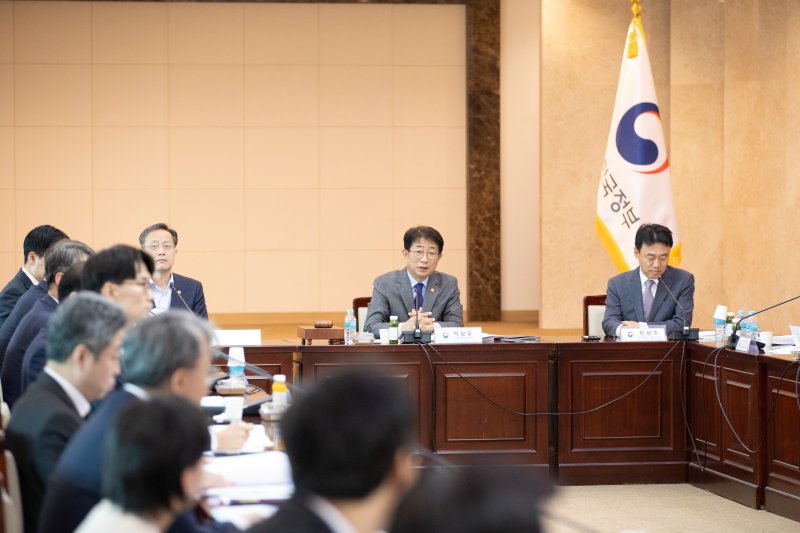 [서울=뉴시스] 국토교통부는 2일 박상우 장관을 위원장으로 하는 국가공간정보위원회 회의를 열고 '2025년 국가공간정보 정책 시행계획'과 '디지털 트윈국토 플랫폼 고도화 방안'을 심의·의결했다. (사진=국토부 제공) 2025.05.02. photo@newsis.com *재판매 및 DB 금지