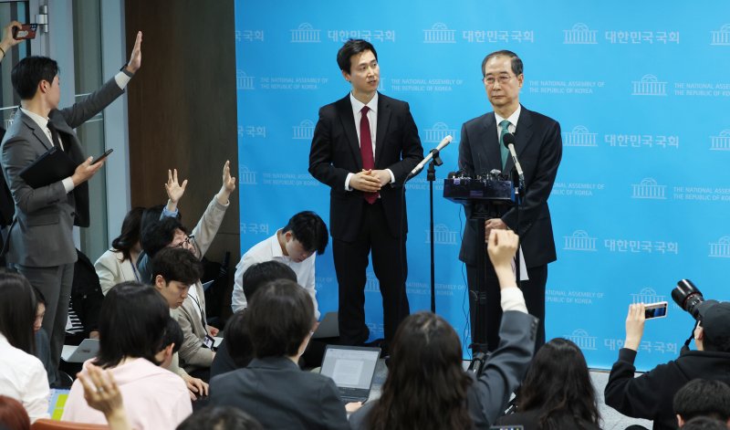 한덕수, 최상목 탄핵 추진에 "정치 현실에 참담함 느껴...수준이 이 정도인가"