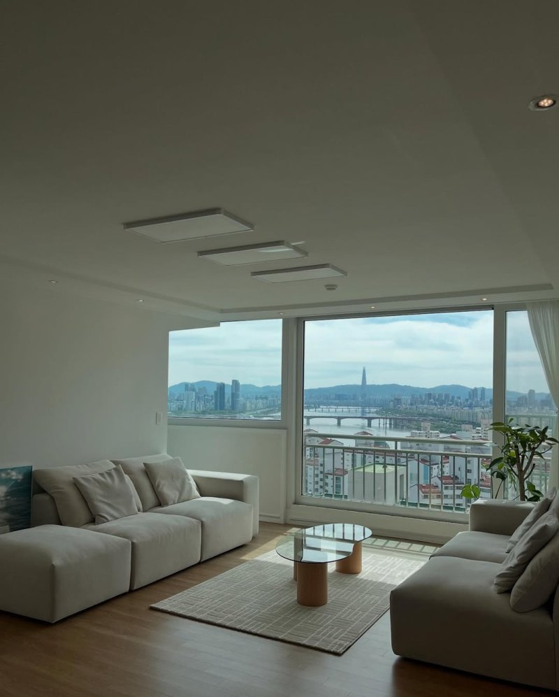 이주빈, 넓은 통창 한강뷰 아파트 공개…"이사 끝"