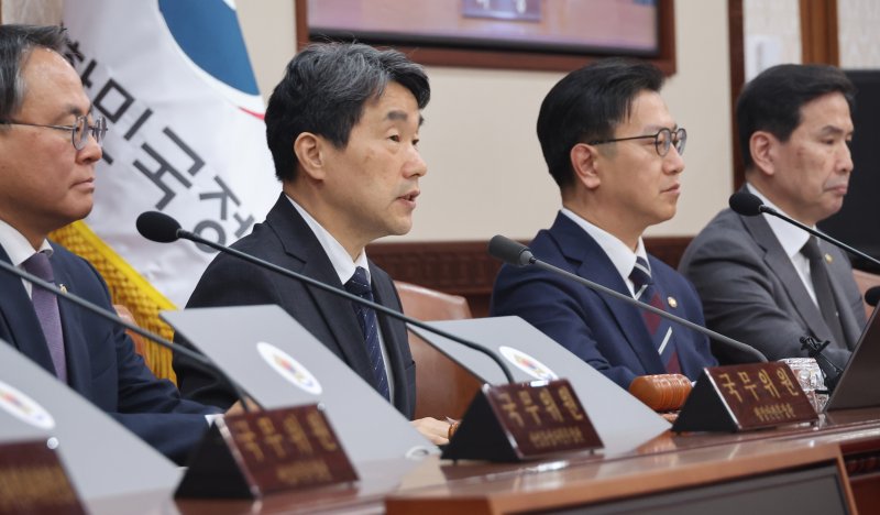 [서울=뉴시스] 고범준 기자 = 이주호 대통령 권한대행 부총리 겸 교육부 장관이 2일 서울 종로구 정부서울청사에서 열린 임시 국무회의에서 발언하고 있다. (대통령실통신사진기자단) 2025.05.02. bjko@newsis.com