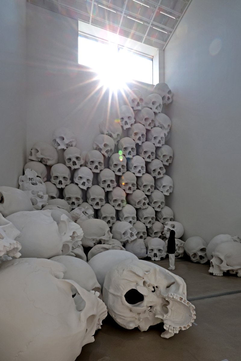 [서울=뉴시스] 박진희 기자 = 국립현대미술관과 까르띠에 현대미술재단은 10일 서울 종로구 국립현대미술관 서울에서 한국 최초로 호주 출신 작가 론 뮤익(Ron Mueck)의 개인전 기자간담회를 갖고 작품 '매스'를 선보이고 있다. 2025.04.10. pak7130@newsis.com