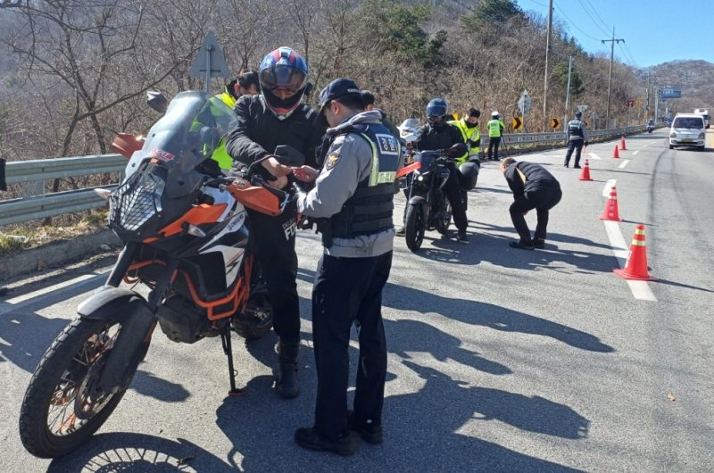[청주=뉴시스] 충북경찰청 이륜차 합동단속 자료사진