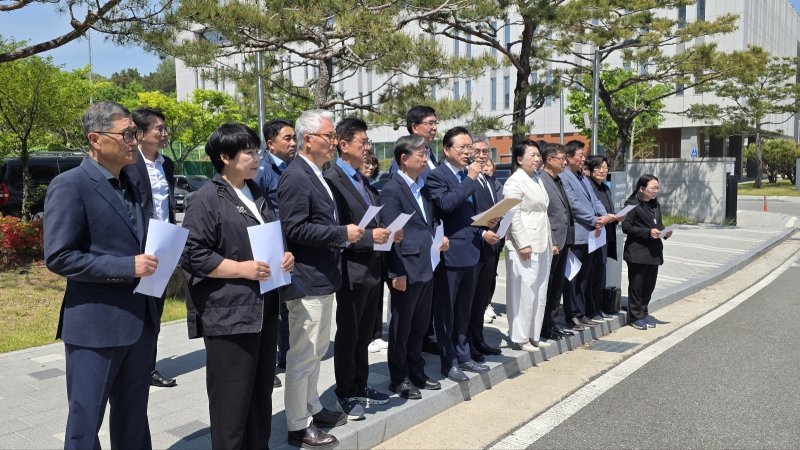 긴급 기자회견 개최한 더민주충남혁신회의./뉴스1