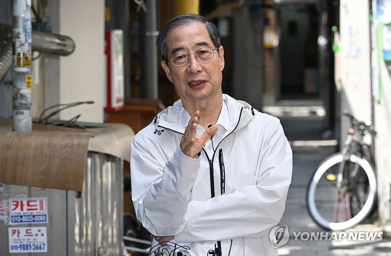 백브리핑하는 한덕수 전 총리 (출처=연합뉴스)