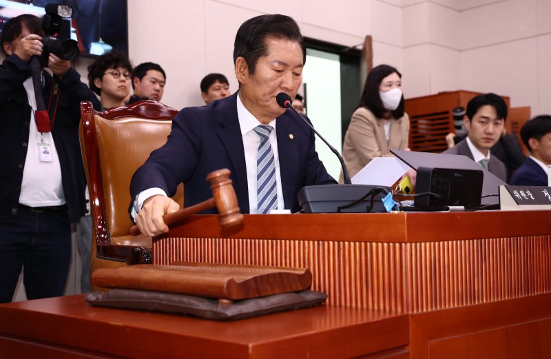 민주 ‘이재명 집권시 재판 중단’ 못 박는다..법사위 소위 회부