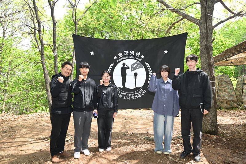 국유단, 6·25 전사자 유해 발굴 현장 '스타 강사' 최태성과 방문