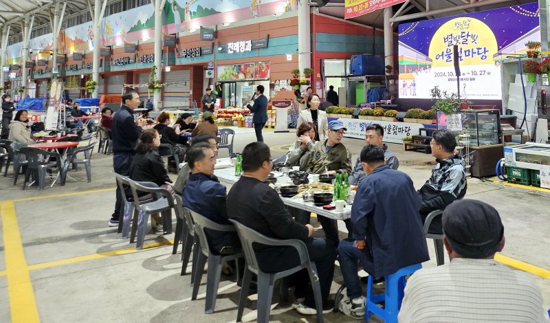 [함평=뉴시스] 전남 함평천지전통시장 나비야시장. (사진=랜드토토 제공) photo@newsis.com *재판매 및 DB 금지