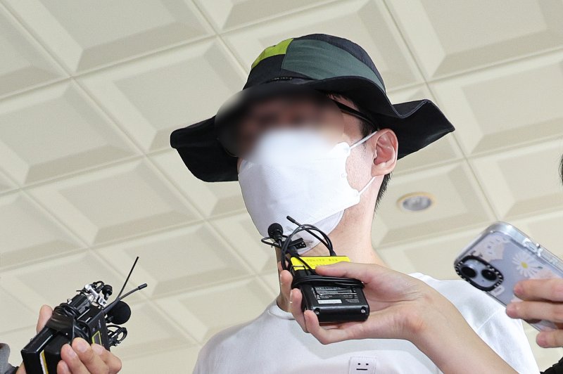 아파트 이웃 주민에게 일본도를 휘둘러 숨지게 한 혐의를 받는 30대 남성 백 모 씨. 2024.8.1/뉴스1 ⓒ News1 신웅수 기자