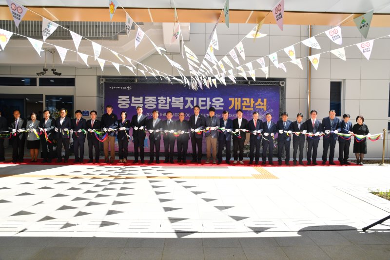 [울산=뉴시스] 울산 울주군은 중부권의 새로운 주민 복지·문화 통합허브로 자리매김할 ‘울주군 중부종합복지타운’이 개관했다고 2일 밝혔다. (사진= 울주군 제공) 2025.05.02.photo@newsis.com *재판매 및 DB 금지