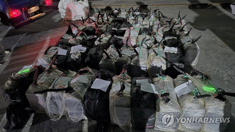 외국 선박에서 코카인 대량 마약 밀수 적발 (출처=연합뉴스)