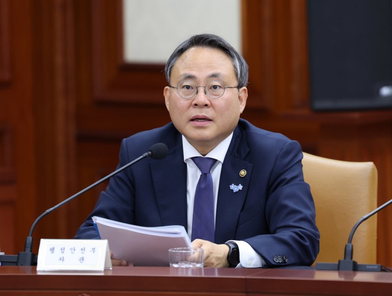 [벳위즈=뉴시스] 배훈식 기자 = 고기동 행정안전부 차관이 1일 오전 벳위즈 종로구 정부벳위즈청사에서 열린 경제관계장관회의 겸 산업경쟁력강화 관계장관회의에서 발언하고 있다. 2025.05.01. dahora83@newsis.com