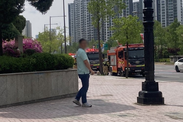 소방 "잠실 롯데마트서 용접 중 화재…진화 중" (출처=연합뉴스)