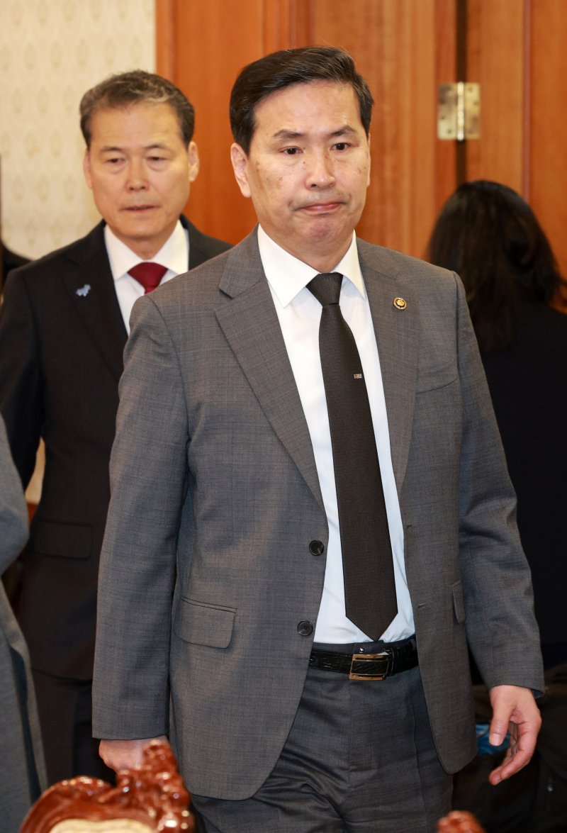 [서울=뉴시스] 고범준 기자 = 김선호 국방부 장관 직무카지노 게임 사이트이 2일 서울 종로구 정부서울청사에서 열린 긴급 국가안전보장회의(NSC)에 입장하고 있다. 2025.05.02. bjko@newsis.com