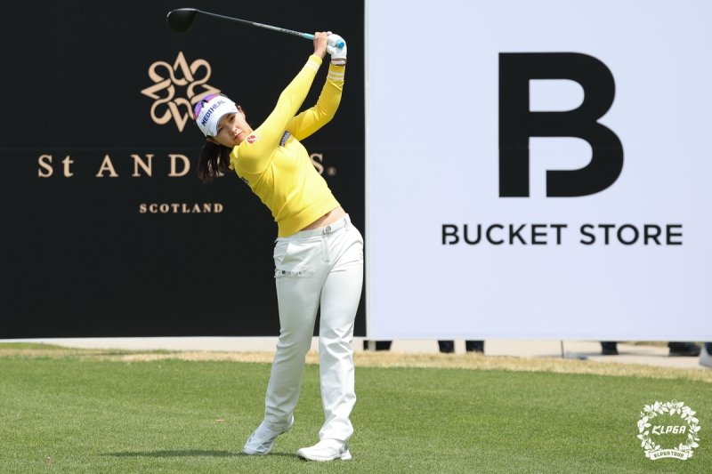박현경, JLPGA 톱10 진입…K