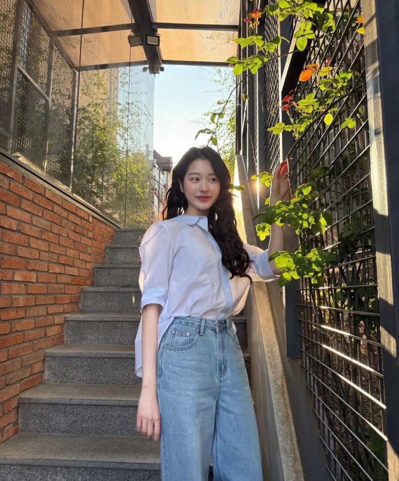 '장원영 언니' 장다아, 봄 나들이…청순미 넘쳐